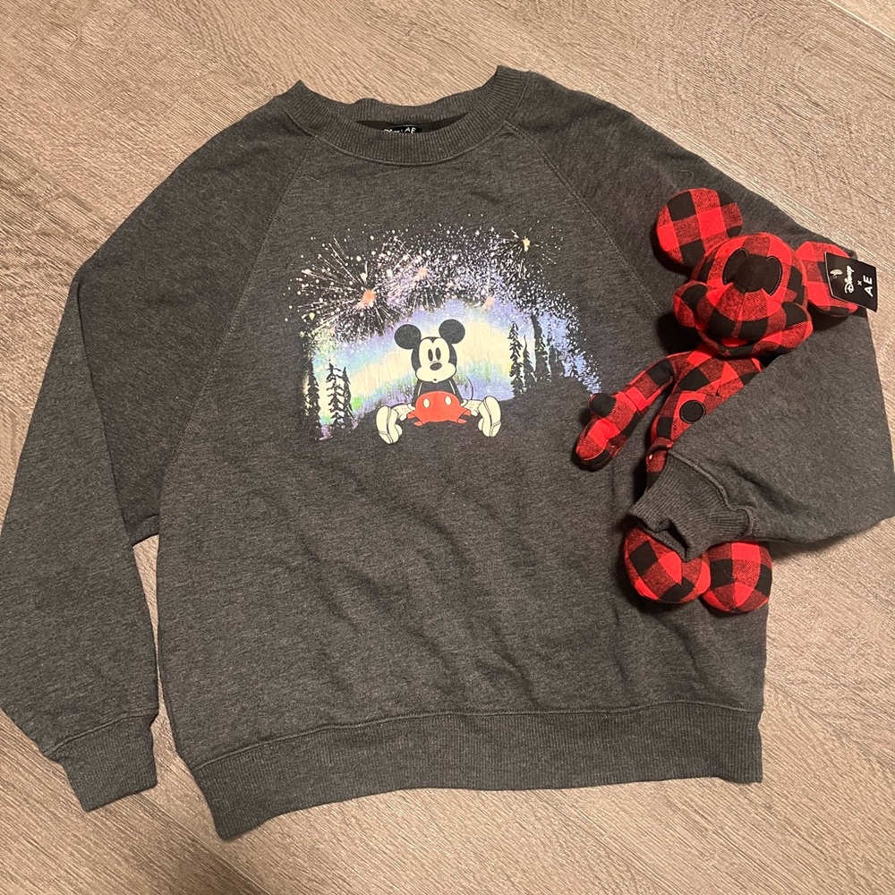 Disney/AEO collab crew neck sweatshirt slightly over sized Mickey Mouse included